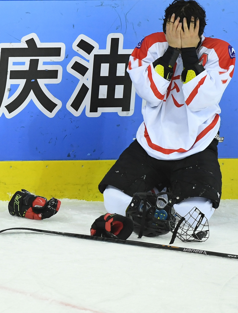 冰球球员突破自我,表现堪称完美 冰球球员突破自我,表现堪称完美