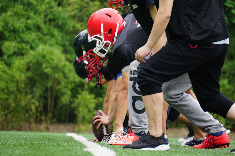 关于橄榄球战术调整奏效，成功扭转局势的信息